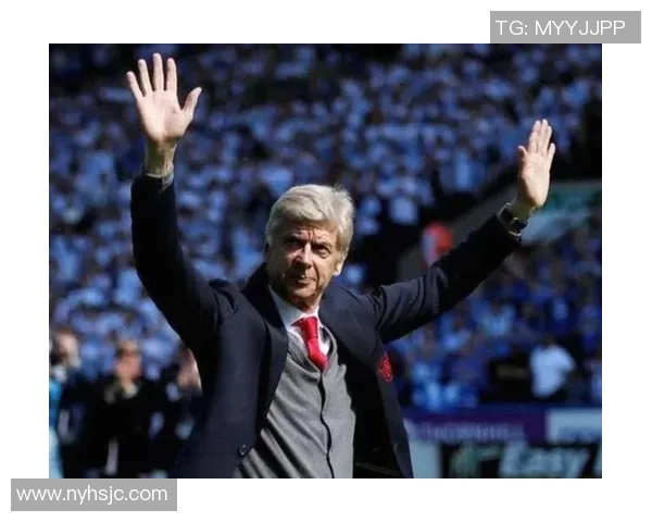 足球明星捂嘴神秘微笑瞬间揭秘引发球迷热议与猜测