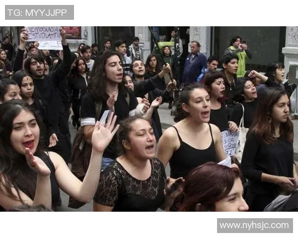 秘鲁与智利激战正酣比分悬念迭起引发球迷热议